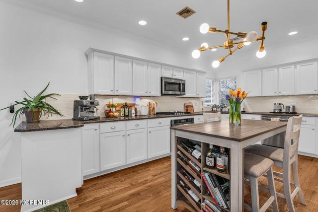 6 Cook Street, Monmouth Beach, NJ 07750