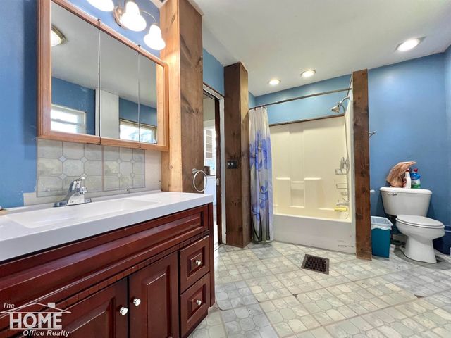 2687 N Geeck Road, Corunna, MI 48817