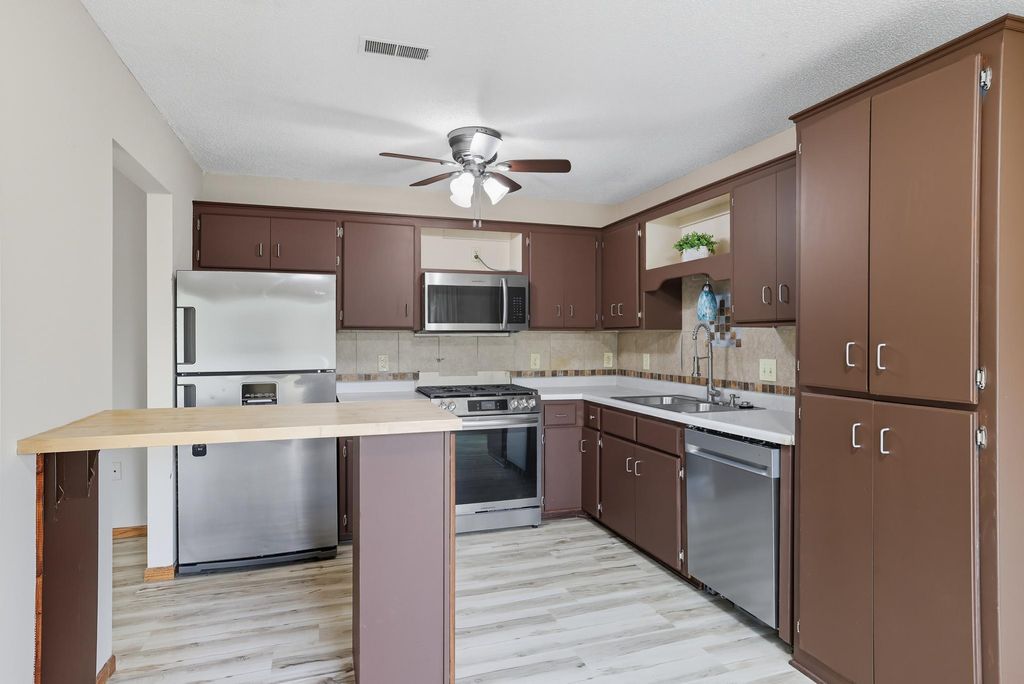 3230 Edgerton Street, Vadnais Heights, MN 55127