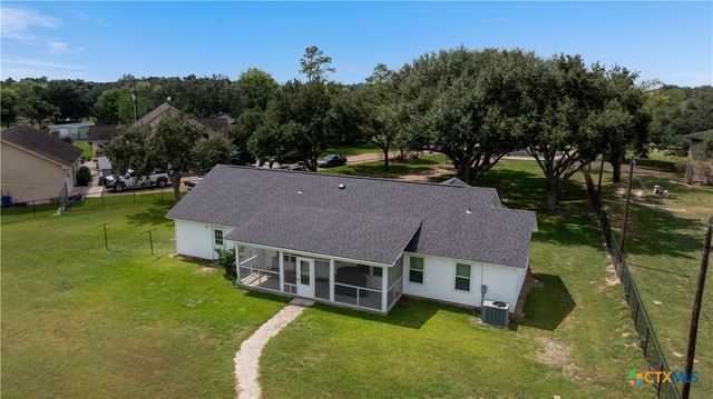 83 Lakeoak, Victoria, TX 77905