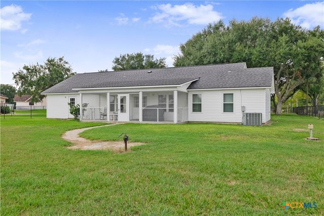 83 Lakeoak, Victoria, TX 77905