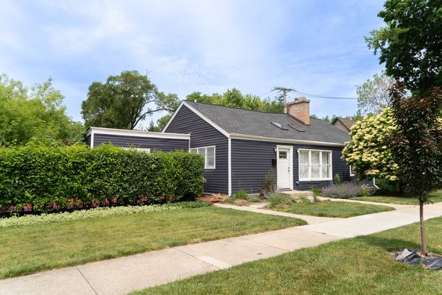 1704 Maple Avenue, Northbrook, IL 60062