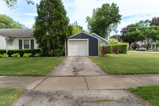 1704 Maple Avenue, Northbrook, IL 60062