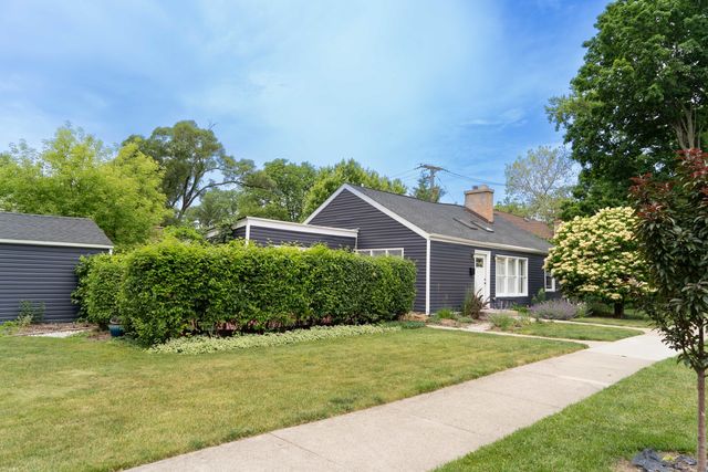 1704 Maple Avenue, Northbrook, IL 60062