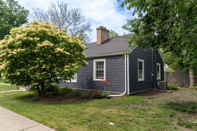 1704 Maple Avenue, Northbrook, IL 60062