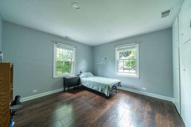 1704 Maple Avenue, Northbrook, IL 60062