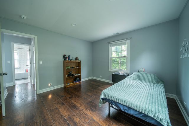1704 Maple Avenue, Northbrook, IL 60062
