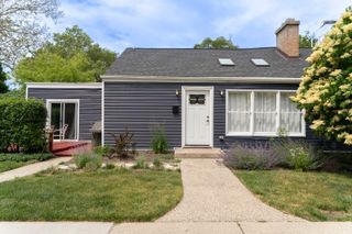 1704 Maple Avenue, Northbrook, IL 60062