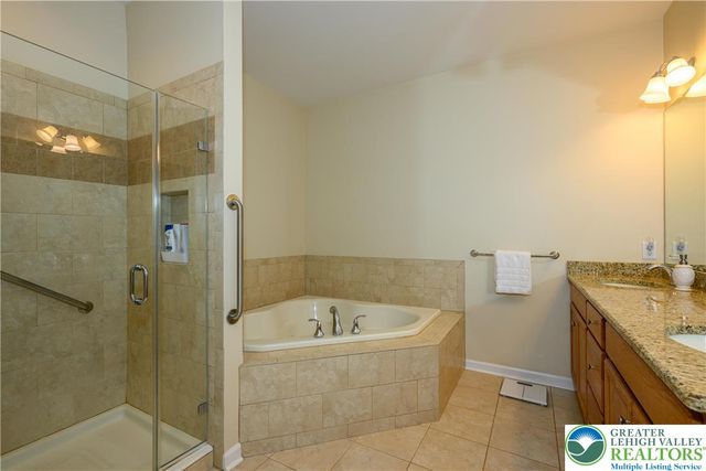 6515 Betsy Ross Circle, Bethlehem City, PA 18017