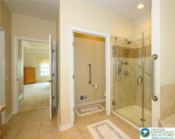 6515 Betsy Ross Circle, Bethlehem City, PA 18017