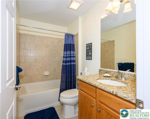 6515 Betsy Ross Circle, Bethlehem City, PA 18017
