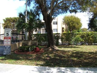 15888 SW 95th Ave 201, Miami, FL 33157