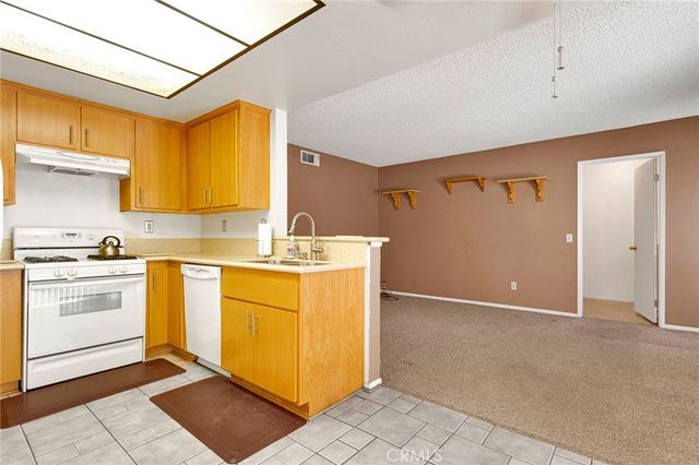 14553 Golden Trail, Victorville, CA 92392