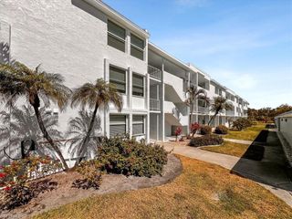 5959 Winkler RD # 307, Fort Myers, FL 33919