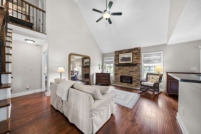 1141 Old Duke Dr, Clarksville, TN 37043