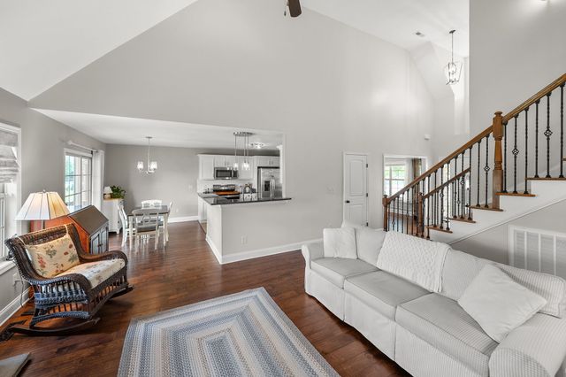 1141 Old Duke Dr, Clarksville, TN 37043