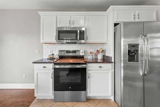1141 Old Duke Dr, Clarksville, TN 37043