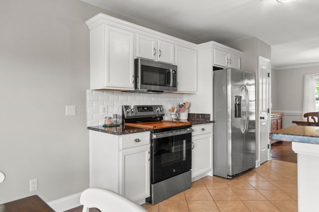 1141 Old Duke Dr, Clarksville, TN 37043