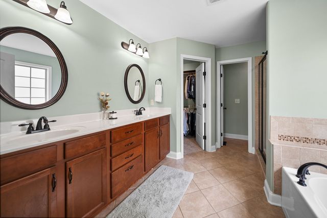 1141 Old Duke Dr, Clarksville, TN 37043