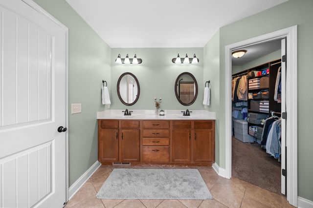1141 Old Duke Dr, Clarksville, TN 37043
