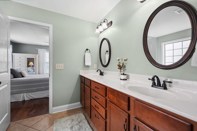 1141 Old Duke Dr, Clarksville, TN 37043