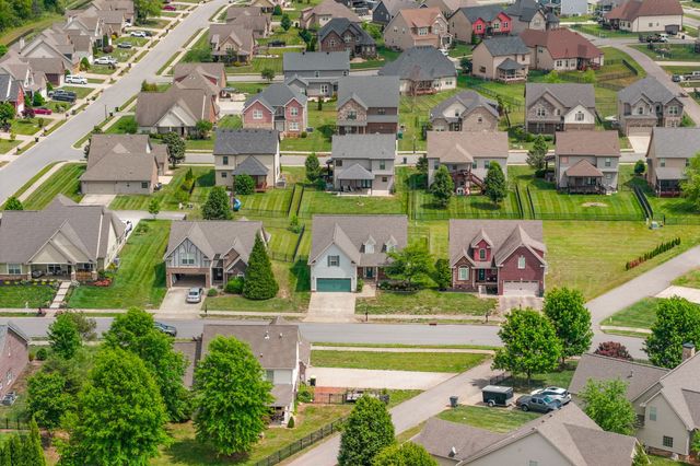 1141 Old Duke Dr, Clarksville, TN 37043