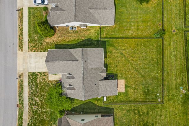 1141 Old Duke Dr, Clarksville, TN 37043