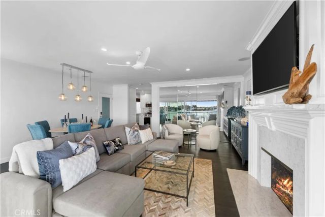 215 E Edgewater, Newport Beach, CA 92661