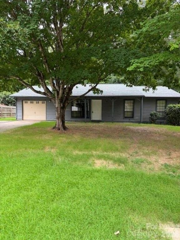 6702 W Woodthrush Drive, Charlotte, NC 28227