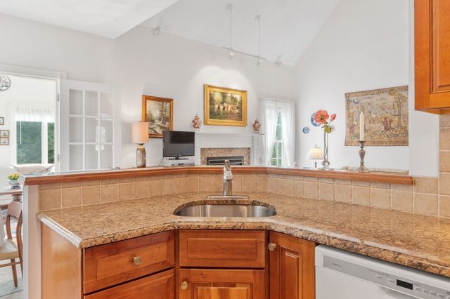 52 High St, Chelmsford, MA 01824