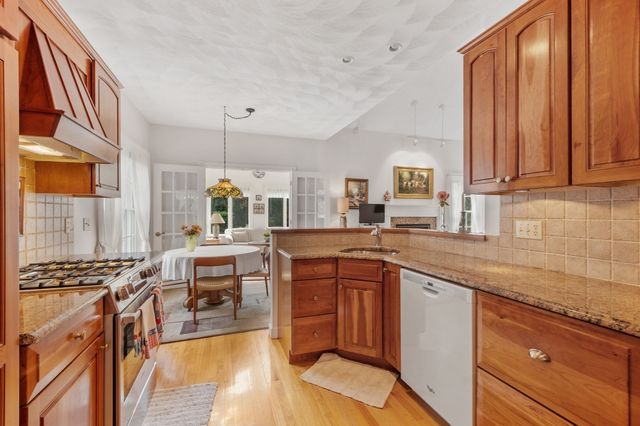 52 High St, Chelmsford, MA 01824