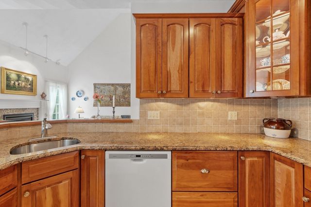 52 High St, Chelmsford, MA 01824