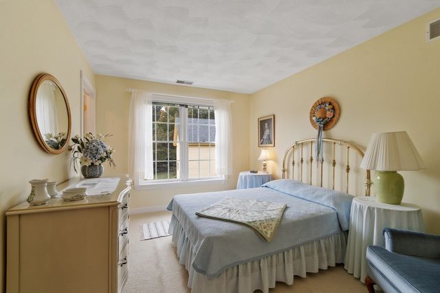 52 High St, Chelmsford, MA 01824