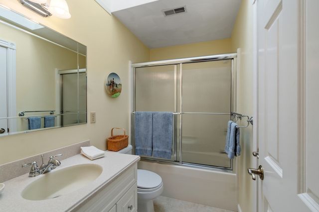 52 High St, Chelmsford, MA 01824