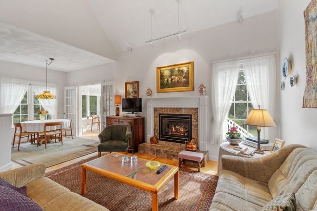 52 High St, Chelmsford, MA 01824