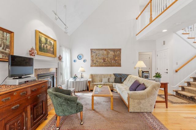 52 High St, Chelmsford, MA 01824