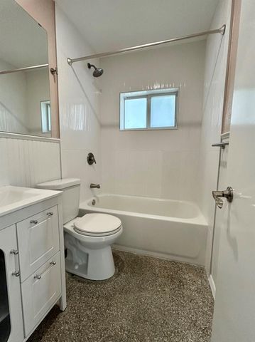 5950 NE 6TH Avenue, Oakland Park, FL 33334