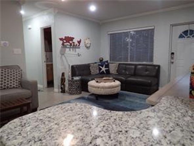 5950 NE 6TH Avenue, Oakland Park, FL 33334