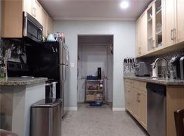 5950 NE 6TH Avenue, Oakland Park, FL 33334