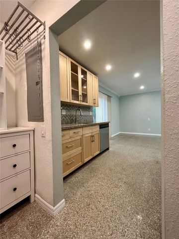 5950 NE 6TH Avenue, Oakland Park, FL 33334