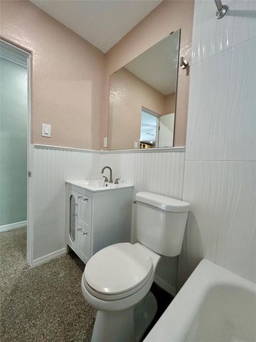5950 NE 6TH Avenue, Oakland Park, FL 33334