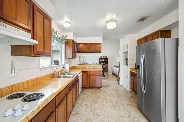 2302 Shady Brook Drive, Houston, TX 77084