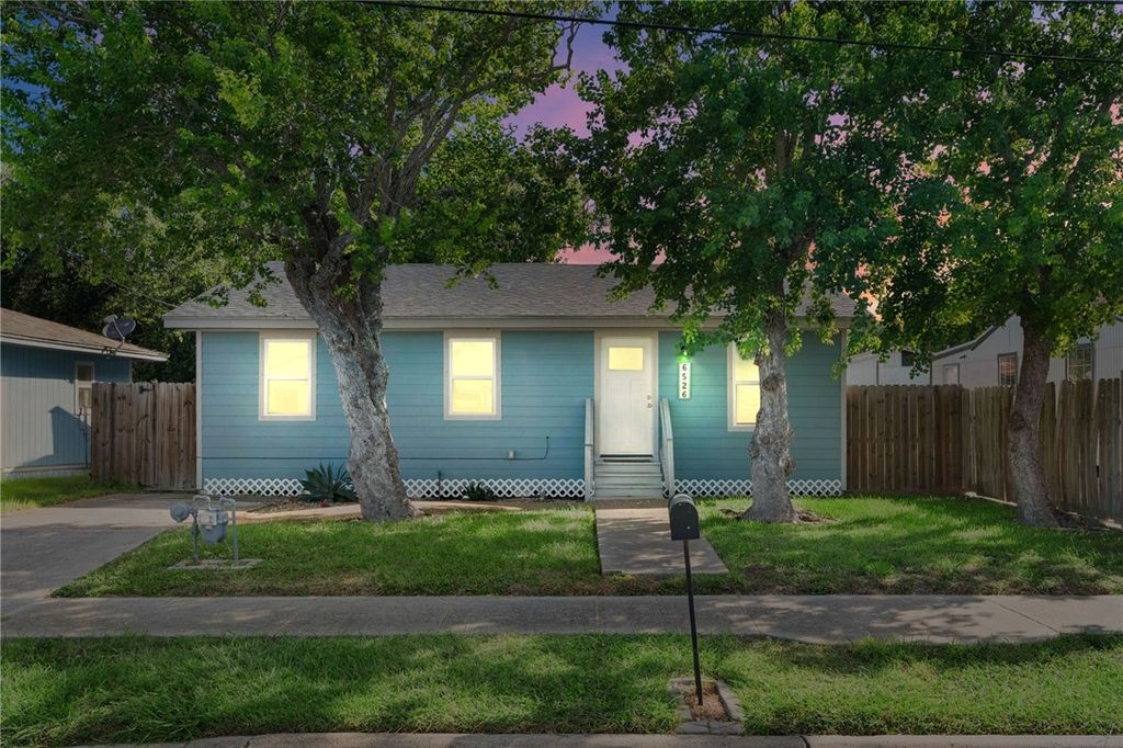 6526 Birmingham St, Corpus Christi, TX 78414