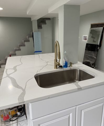 443 W 61st Place, Chicago, IL 60621