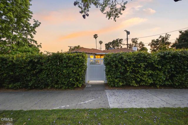 1681 Forest Avenue, Pasadena, CA 91103
