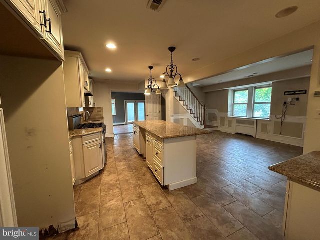 2003 OAKMONT AVE, Havertown, PA 19083