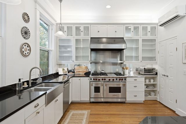 9 Colonial Street, Charleston, SC 29401