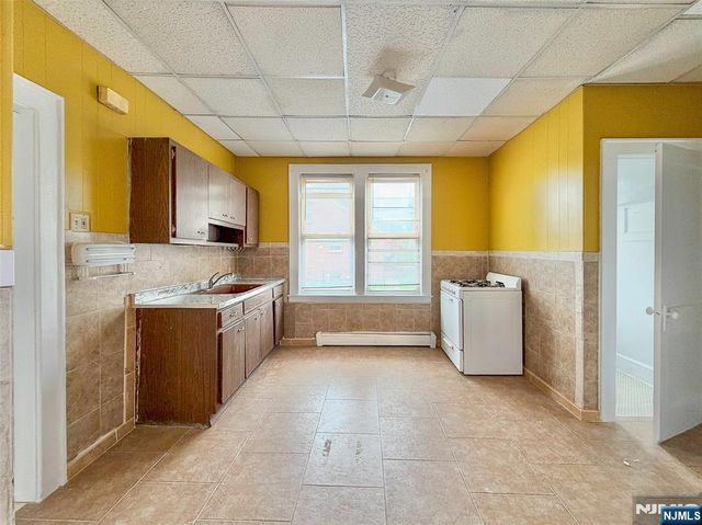 231 Myrtle Avenue, Irvington, NJ 07111