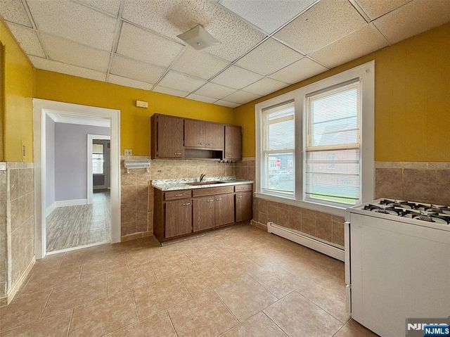 231 Myrtle Avenue, Irvington, NJ 07111