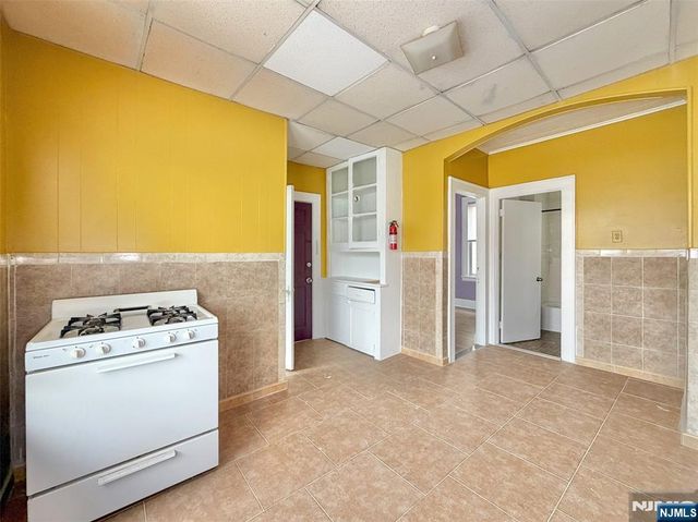 231 Myrtle Avenue, Irvington, NJ 07111